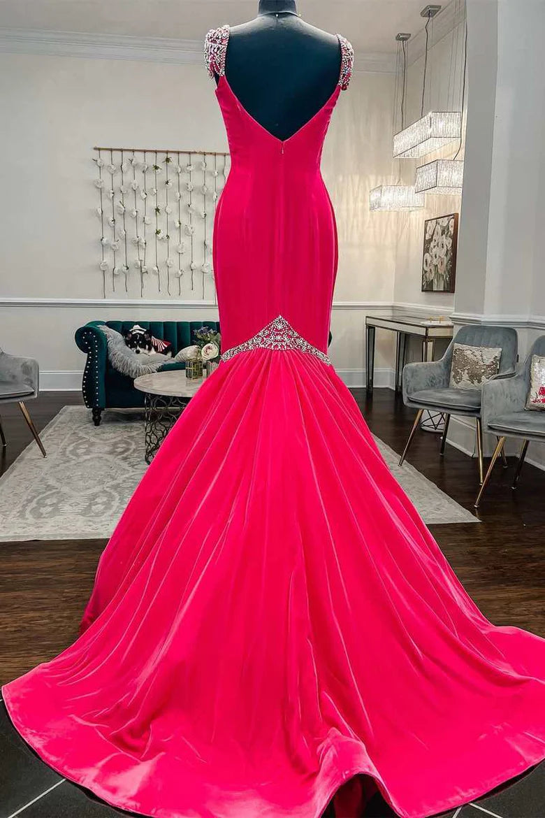 Vestido de fiesta de corte trompeta con escote cuadrado y mangas cortas con pedrería
